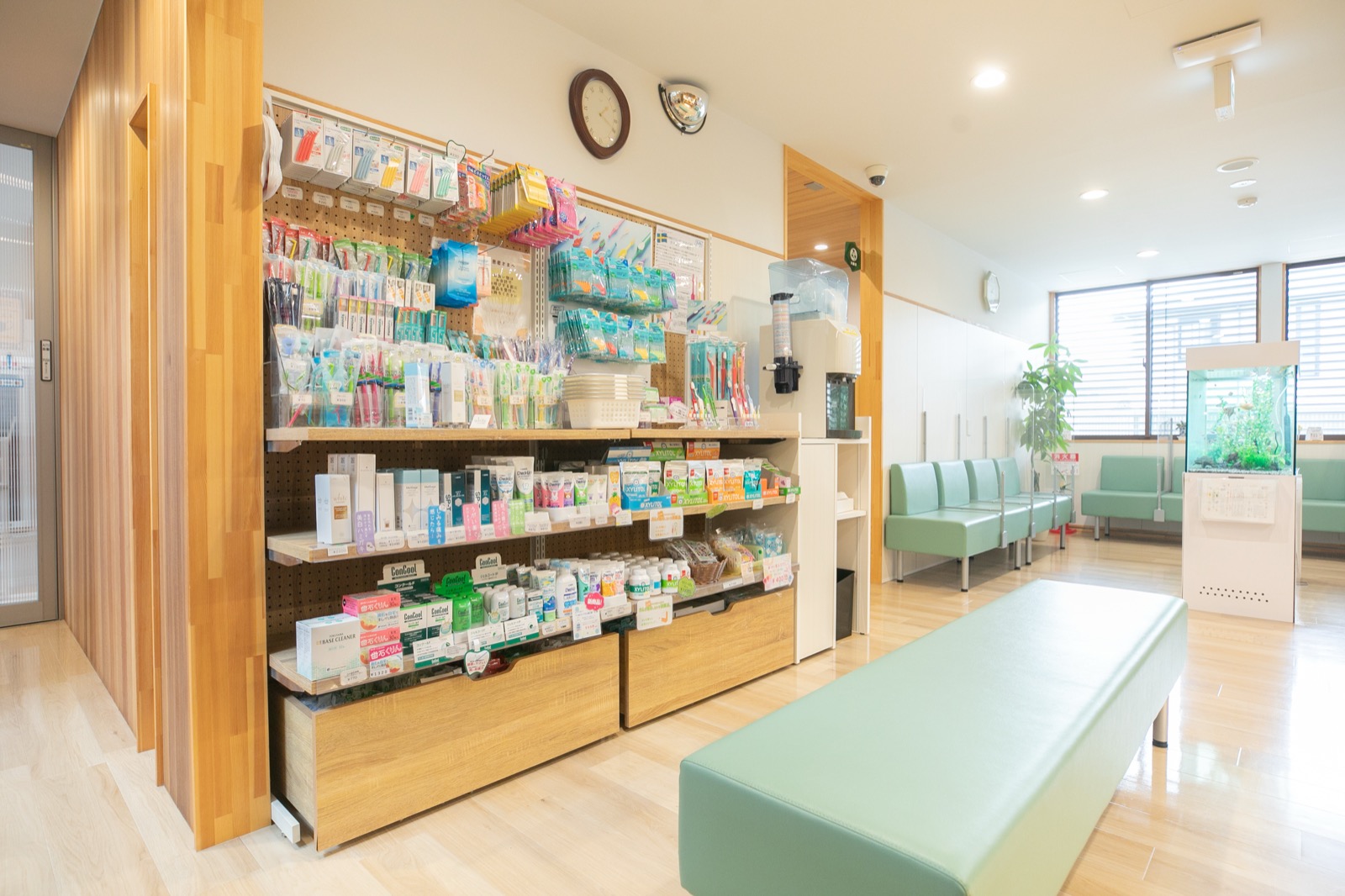 江間ファミリー歯科・矯正歯科 待合室